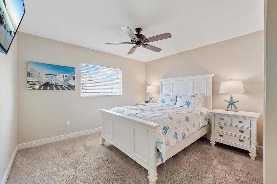 Queen Bedroom with Garden View