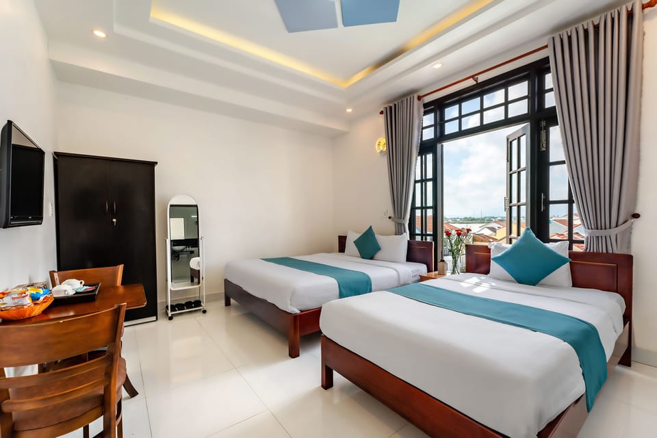 Family Quadruple Room | Minibar, desk, soundproofing, free WiFi