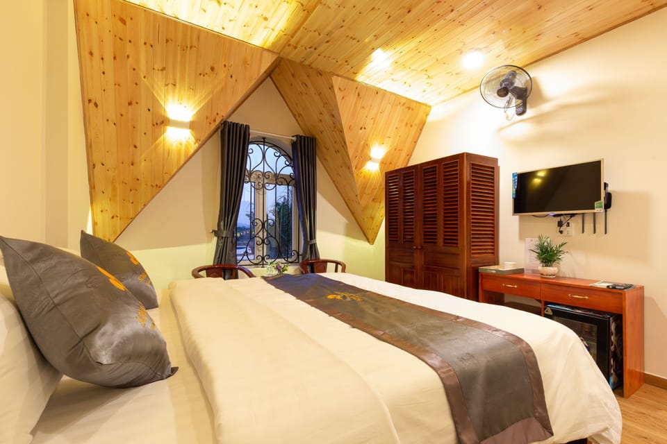 Superior Double Room, Pool View | Minibar, desk, laptop workspace, soundproofing