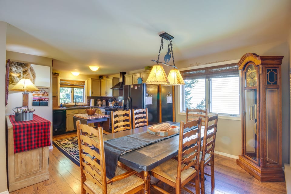 Dining Table | Dishware & Flatware Provided