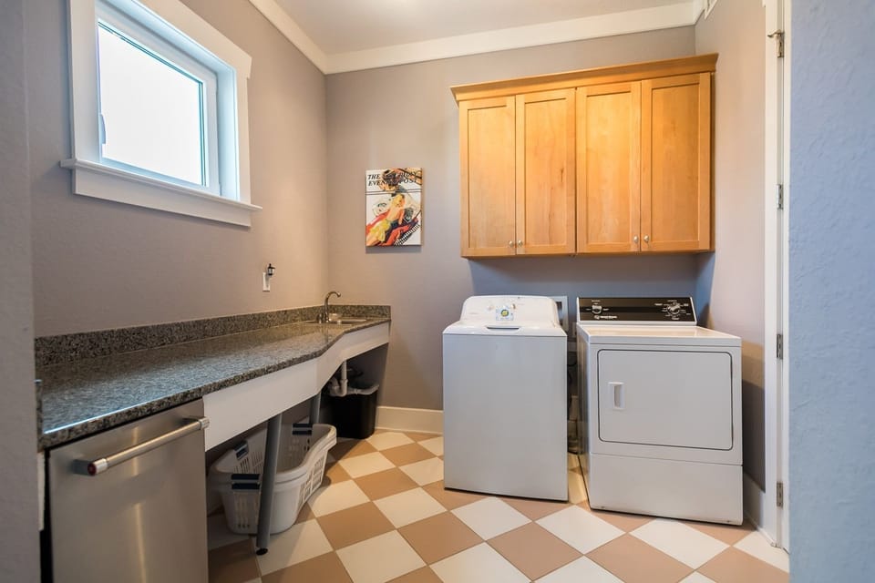 2nd FL Laundry, Ice Maker, Sink
