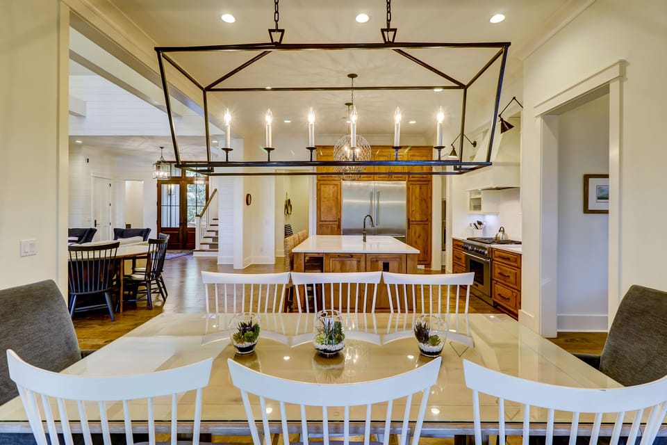 Dining Area & Kitchen