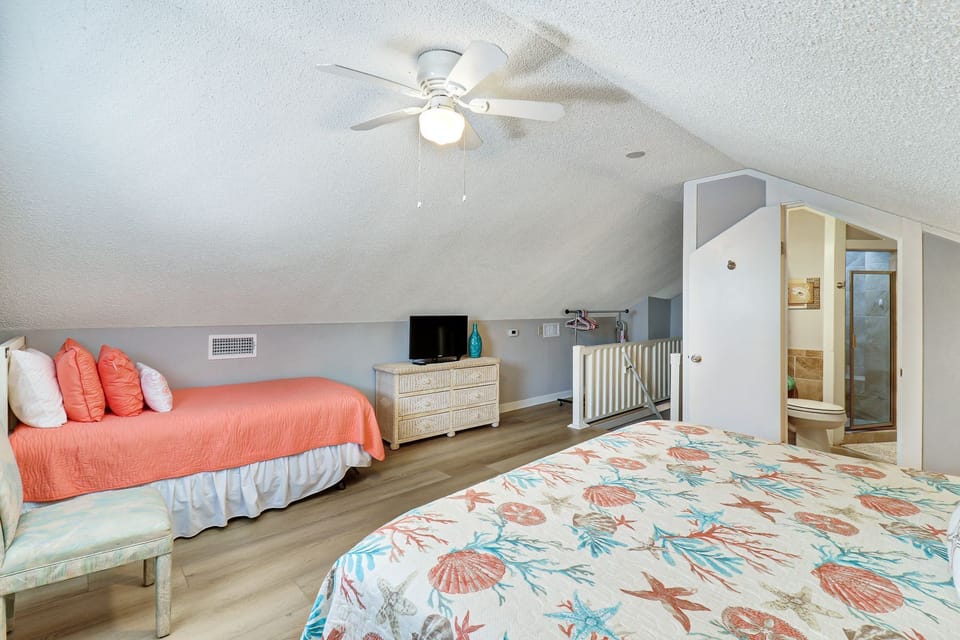 Bedroom #4 (Upstairs)