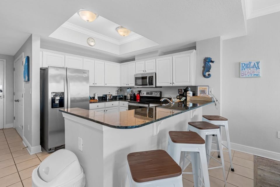Crystal Shores West 1006 Kitchen Counter Seats 4