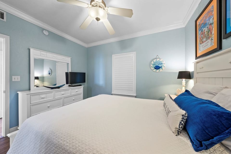 17 Crystal Shores West 1007 Bedroom 2