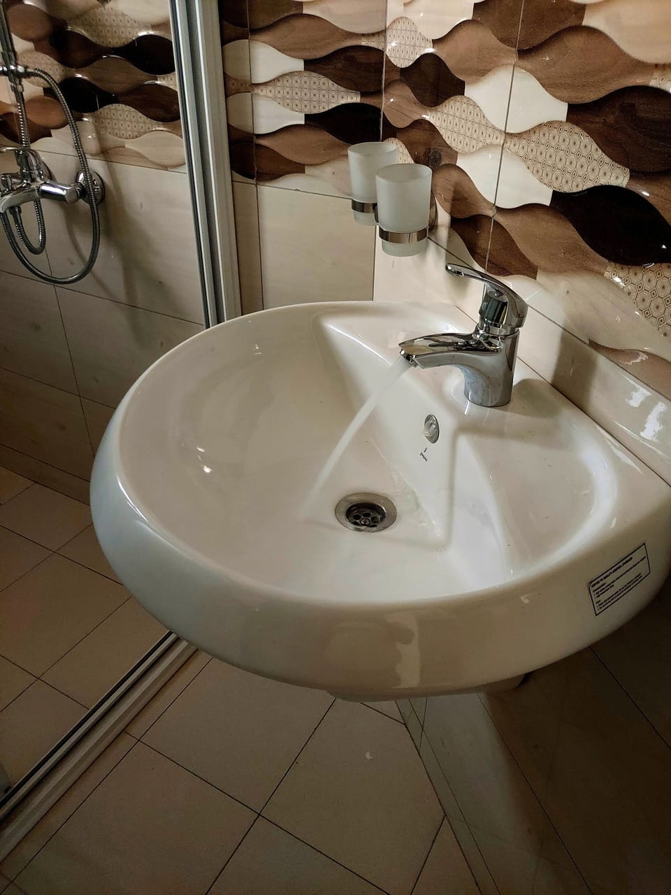 Executive Double Room | Bathroom | Shower, rainfall showerhead, free toiletries, slippers