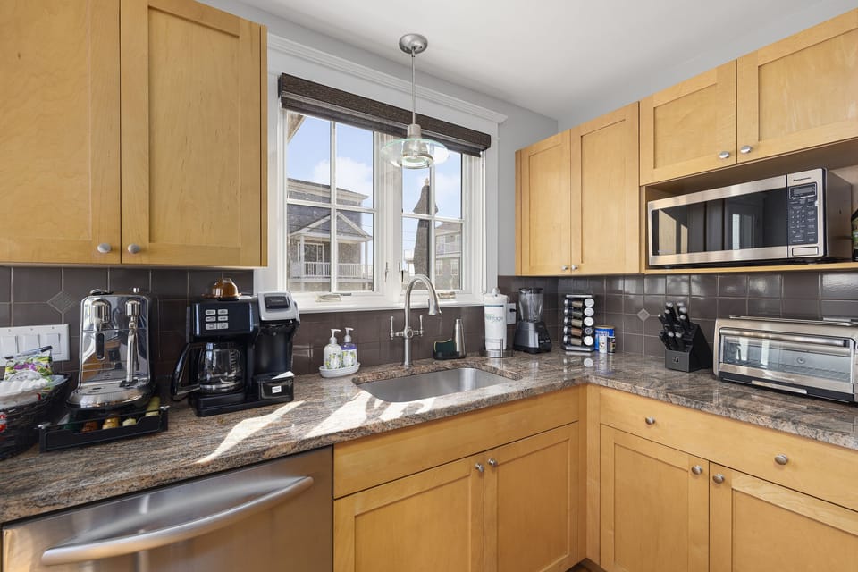 Fully applianced kitchen w /K-cup, regular drip coffee and a Nespresso machine!