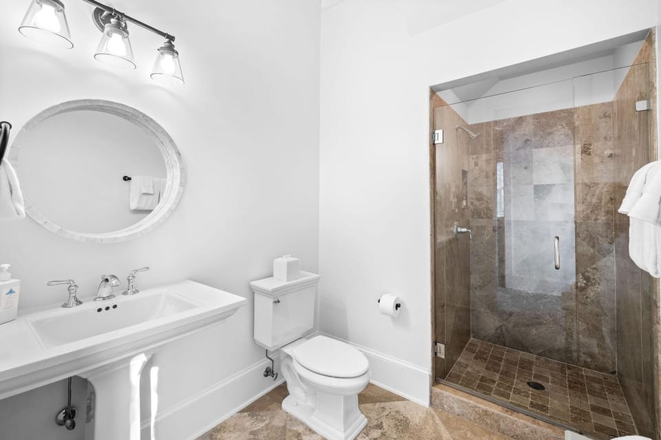 Full bath on first floor across from bonus room