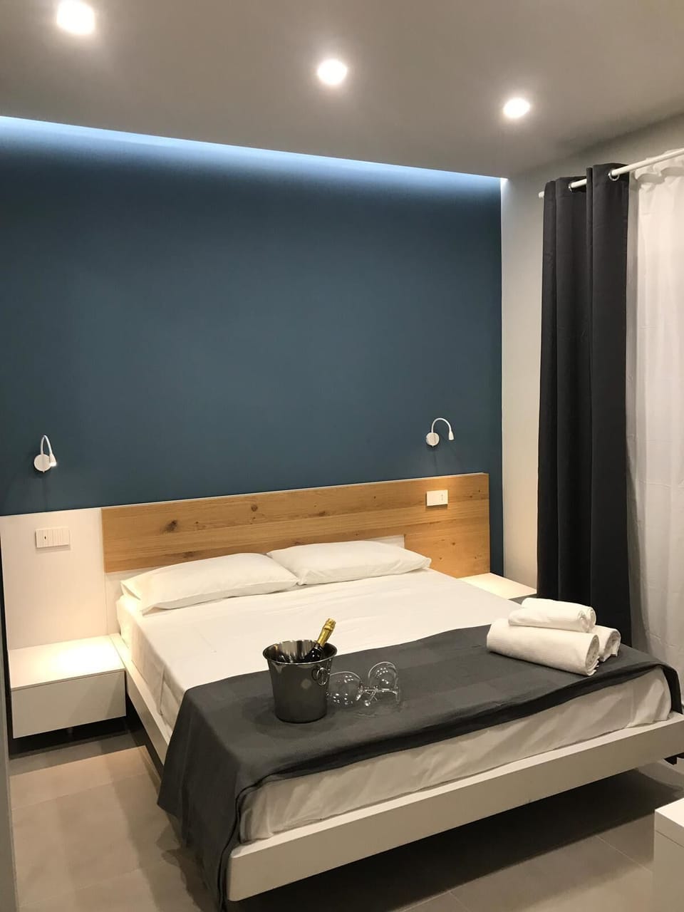 Standard Double Room | In-room safe, desk, laptop workspace, blackout drapes