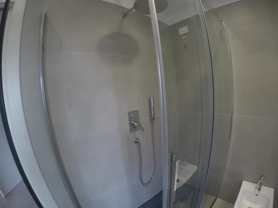 Standard Double Room | Bathroom | Shower, bidet, towels