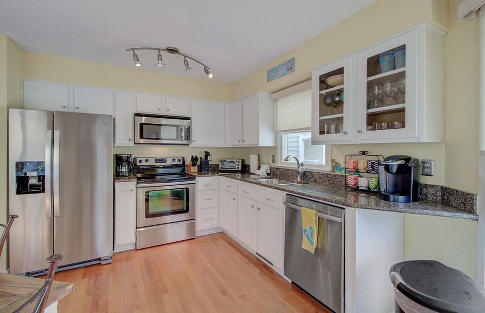 New Kitchen, 54 Pelican Bay