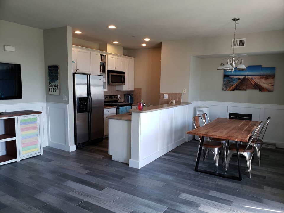 Kitchen / Dining - fully equiped with Ocean Views