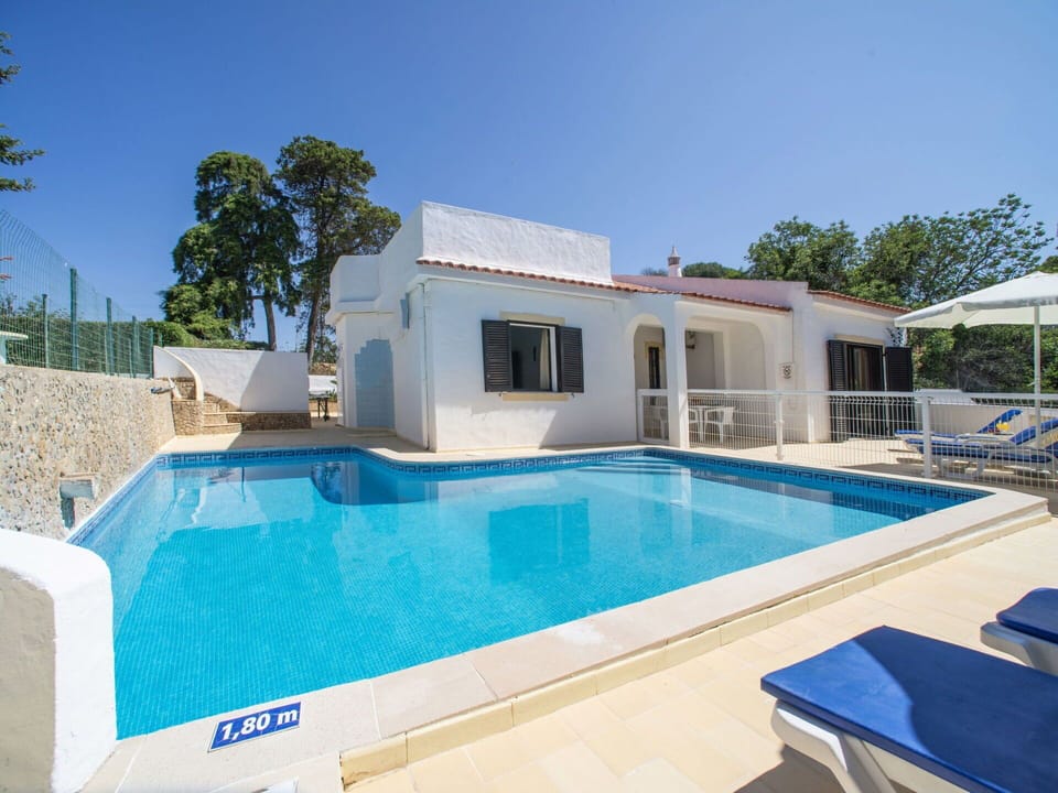 Water, Sky, Building, Property, Swimming Pool, Azure, Window, Plant, Shade, House