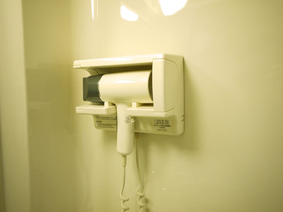 Combined shower/tub, slippers, electronic bidet, towels