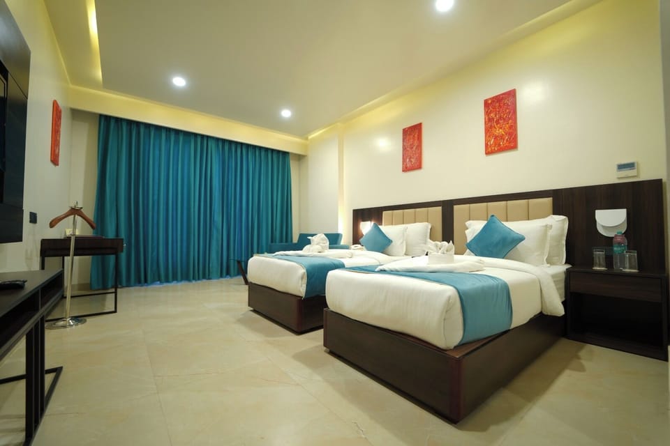 Deluxe Room | 1 bedroom, desk, iron/ironing board, rollaway beds (surcharge)
