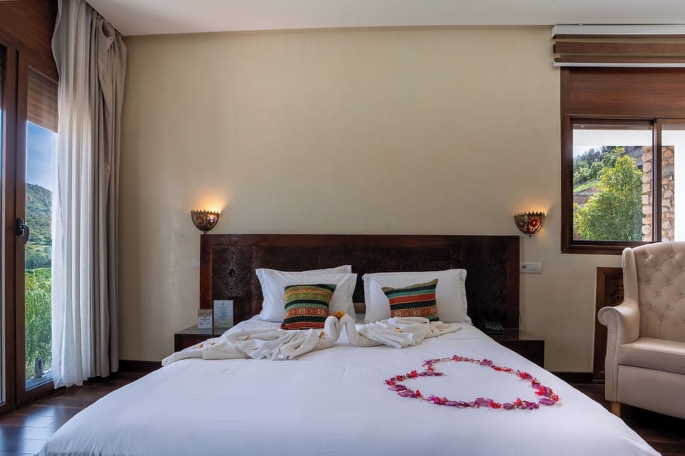 Suite Junior vue sur Piscine | In-room safe, laptop workspace, blackout drapes, soundproofing