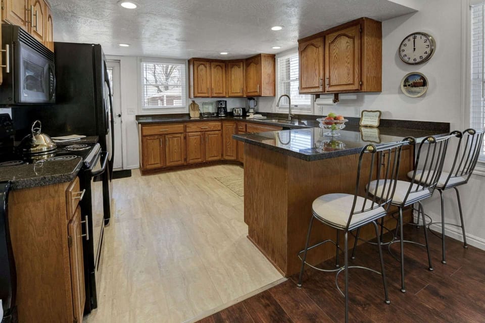 Plenty of Counter Space to Enjoy Breakfast, Lunch or Dinner with Friends, Co-workers or Family
