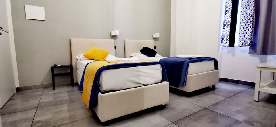 Economy Twin Room | Hypo-allergenic bedding, down comforters, minibar, blackout drapes