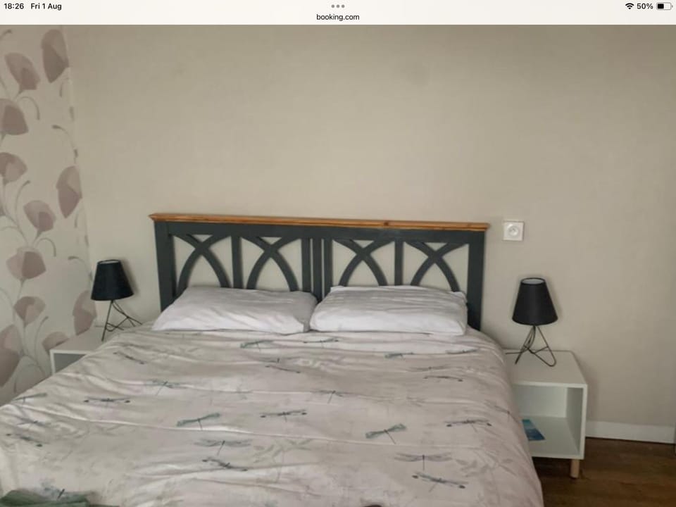 Traditional Room | Minibar, individually decorated, individually furnished, desk