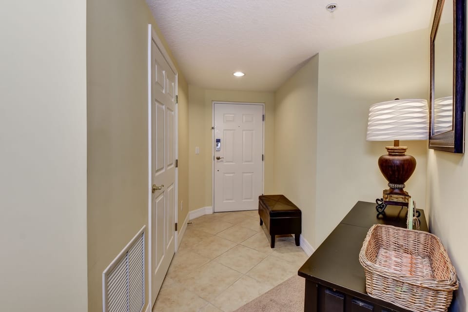 Foyer - Entrance 