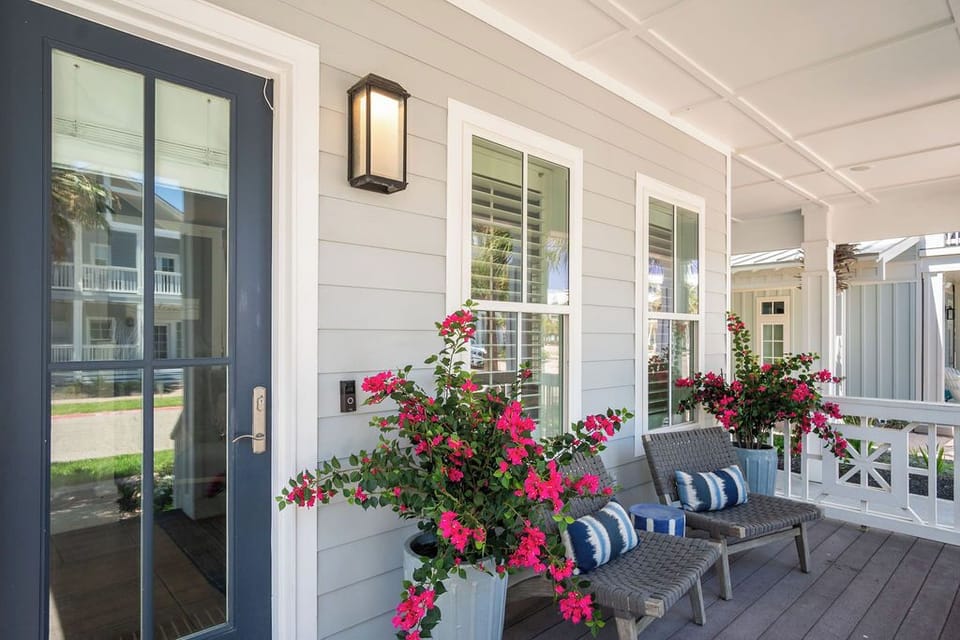 1st Floor, Front Porch