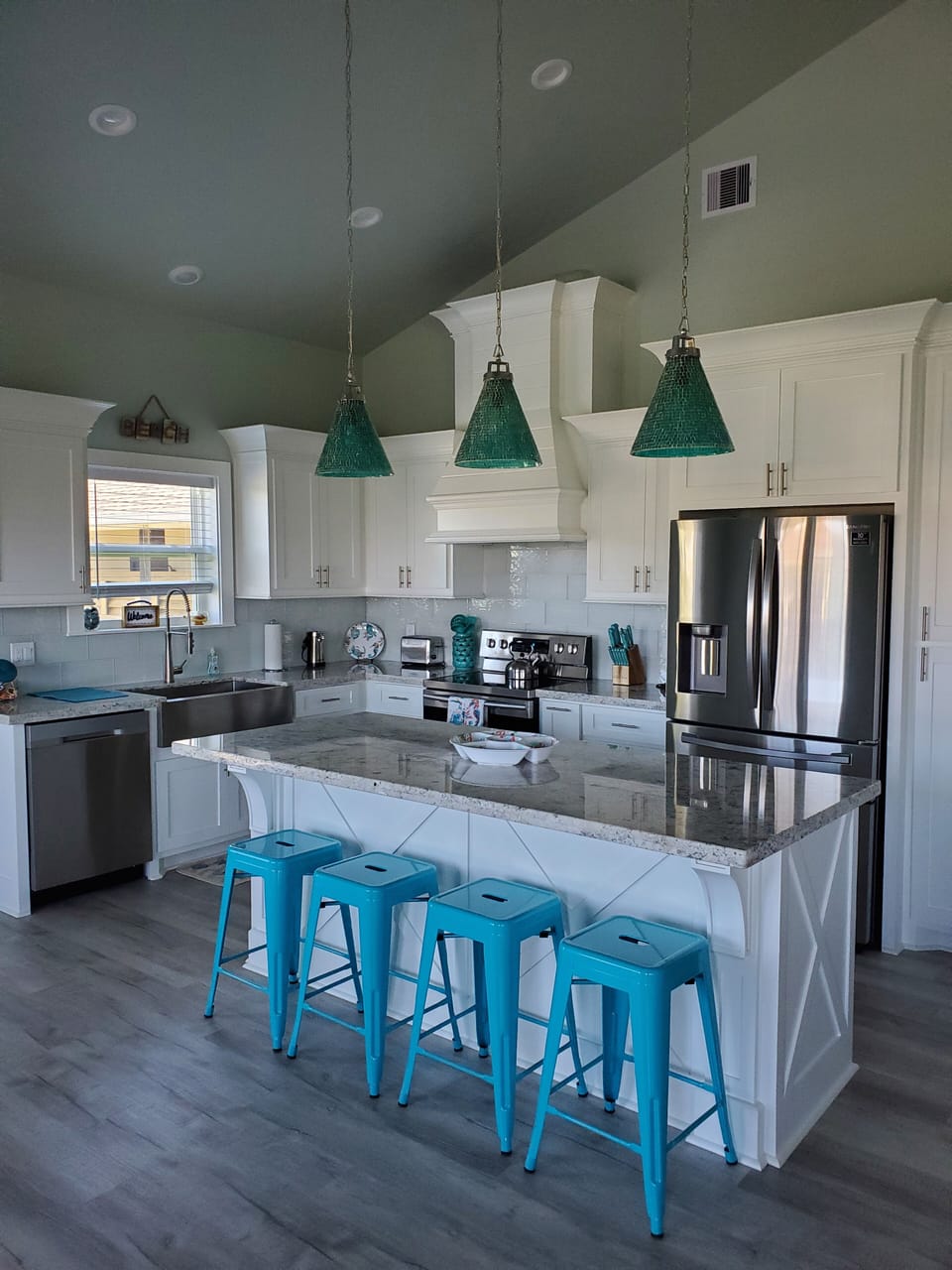 Kitchen and Island 