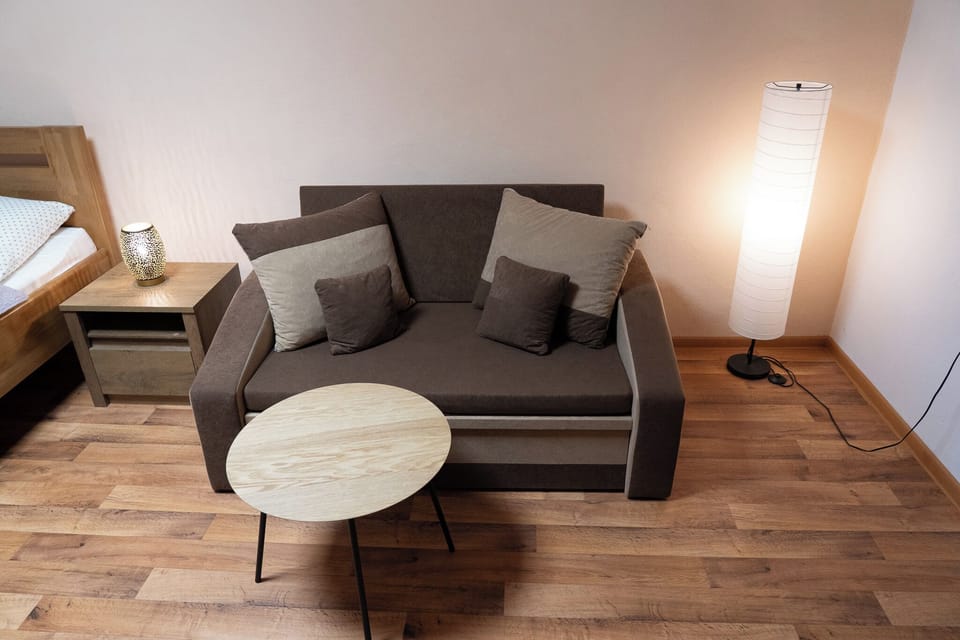 Design Double Room | Hypo-allergenic bedding, individually decorated, desk, blackout drapes
