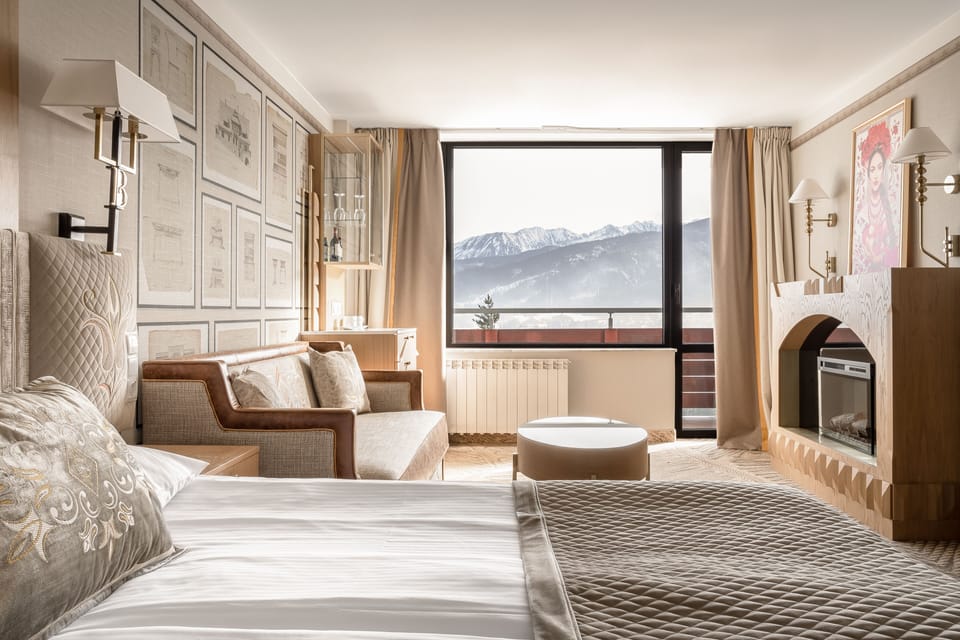 Junior Apartment, Balcony, Mountain View | Hypo-allergenic bedding available, in-room safe, blackout drapes