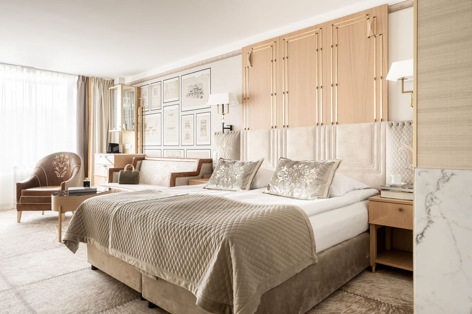Junior Apartment, Balcony, Mountain View | Hypo-allergenic bedding available, in-room safe, blackout drapes
