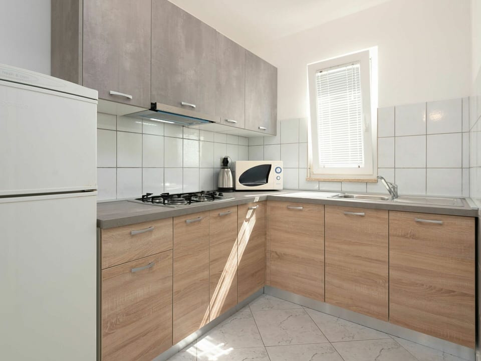 Cabinetry, Countertop, Kitchen Sink, Property, Sink, Tap, Kitchen Stove, Kitchen Appliance, Wood, Building