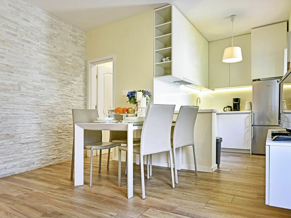 Property, Table, Furniture, Wood, Chair, Lighting, Architecture, Interior Design, Kitchen & Dining Room Table