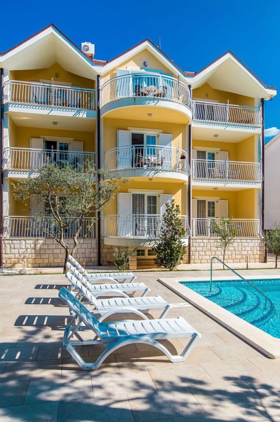 Sky, Building, Property, Blue, Plant, Window, Swimming Pool, Shade, Urban Design, Condominium