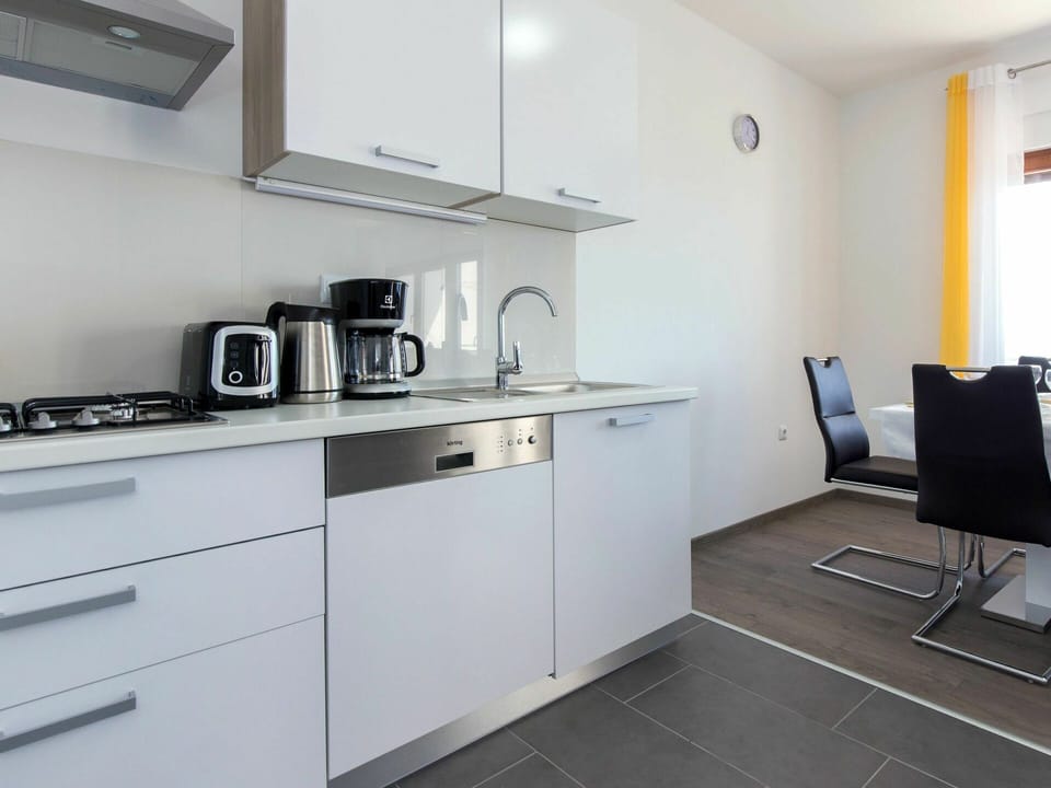 Property, Room, Countertop, Furniture, Kitchen, Building, Interior Design, Cabinetry, Floor, House