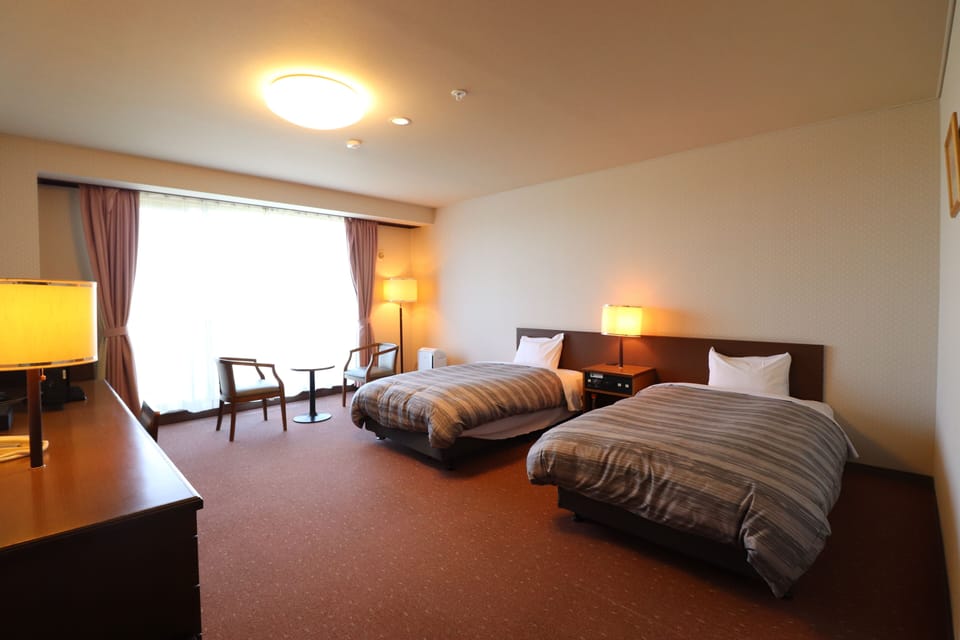 Deluxe Twin Room, Non Smoking | Desk, free WiFi, bed sheets