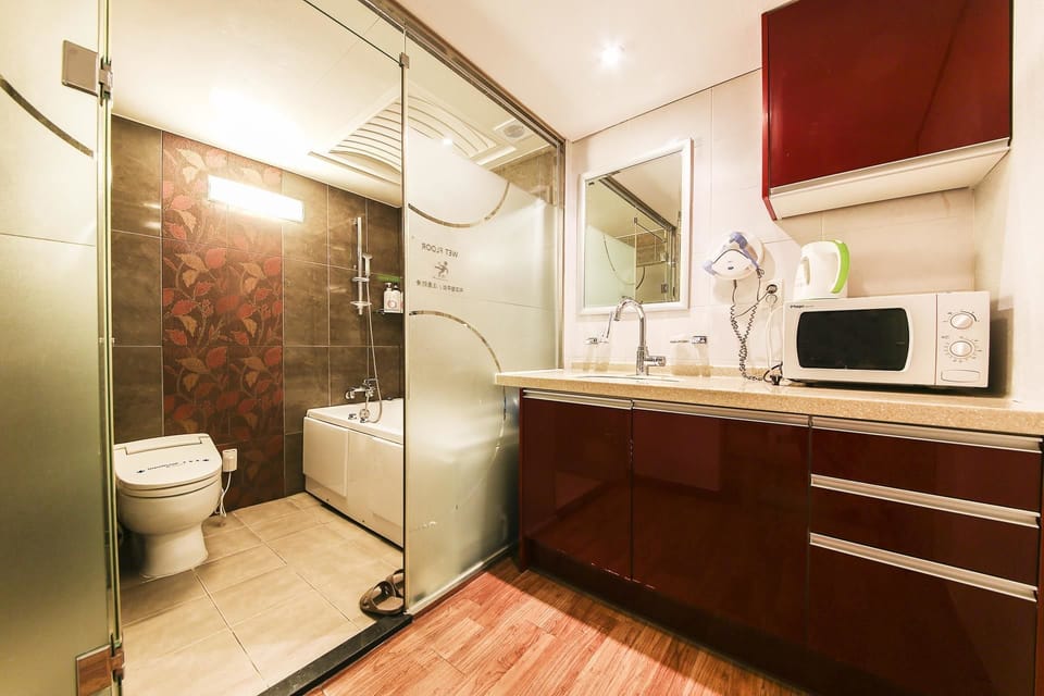 Premium Twin Room | Premium bedding, individually decorated, individually furnished, desk