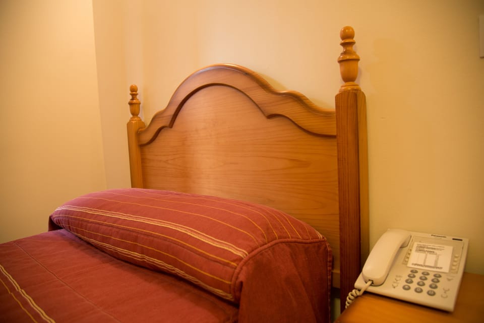 Single Room | Desk, free cribs/infant beds, rollaway beds, free WiFi