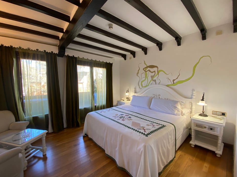Double Room, Terrace | Minibar, in-room safe, desk, free WiFi