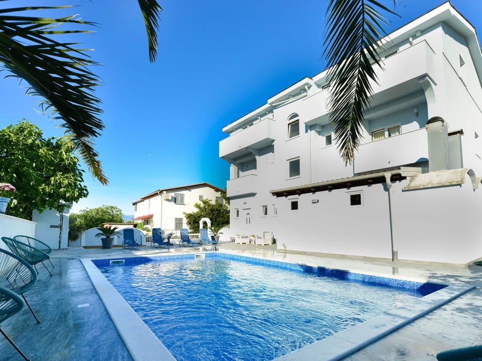 Water, Property, Building, Plant, Sky, Blue, Swimming Pool, Azure, Tree, Body Of Water