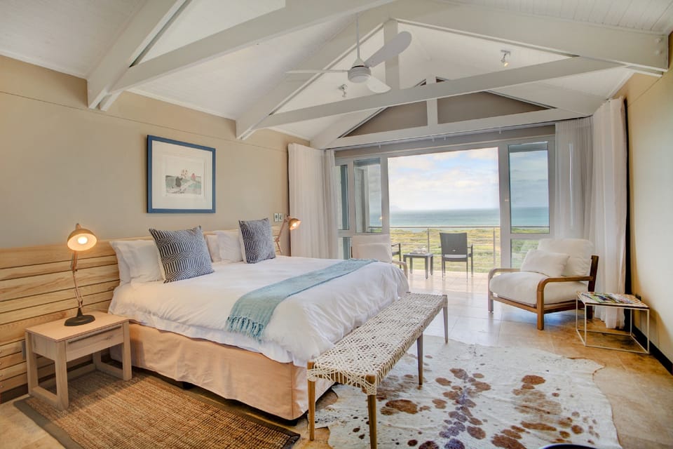 Superior Double Room, 1 King Bed, Balcony, Ocean View | Minibar, in-room safe, individually decorated, individually furnished