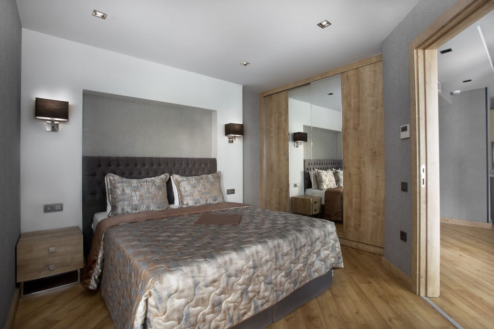 Grand Deluxe Suit Room | Premium bedding, minibar (some free items), in-room safe