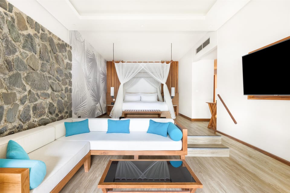 1 bedroom, premium bedding, free minibar items, in-room safe