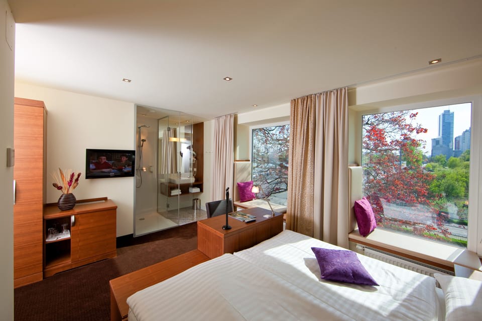 Design Double Room | Premium bedding, down comforters, in-room safe, desk