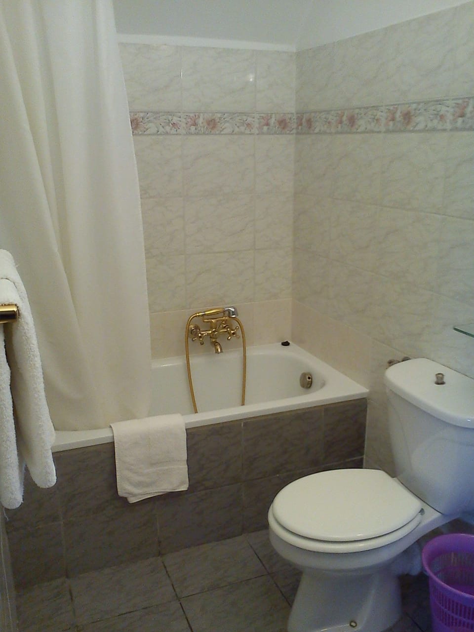 Triple Room | Bathroom | Separate tub and shower, deep soaking tub, designer toiletries
