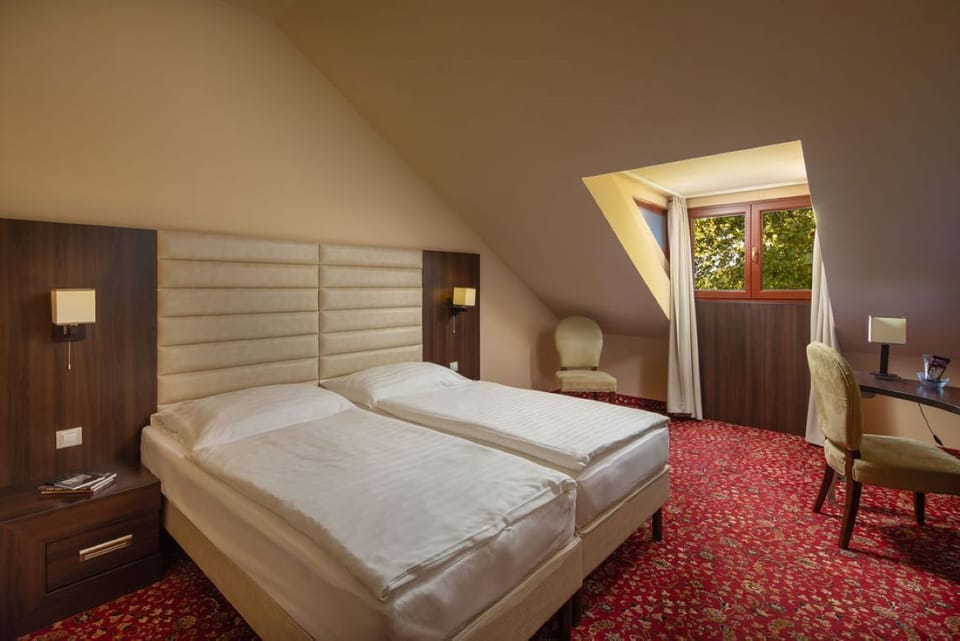Premium bedding, minibar, in-room safe, desk