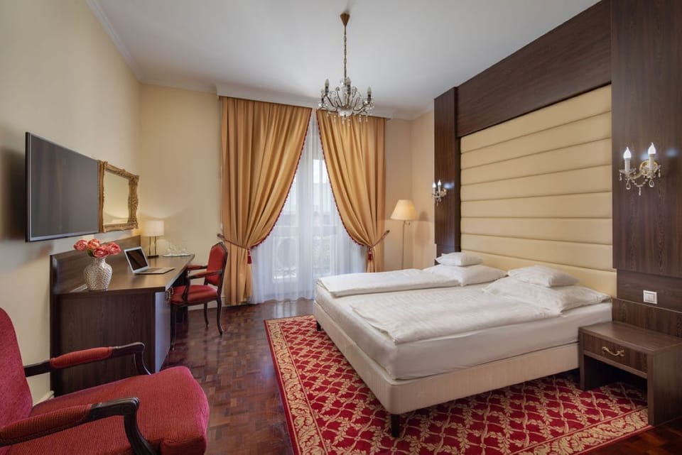 Superior Double Room | Premium bedding, minibar, in-room safe, desk