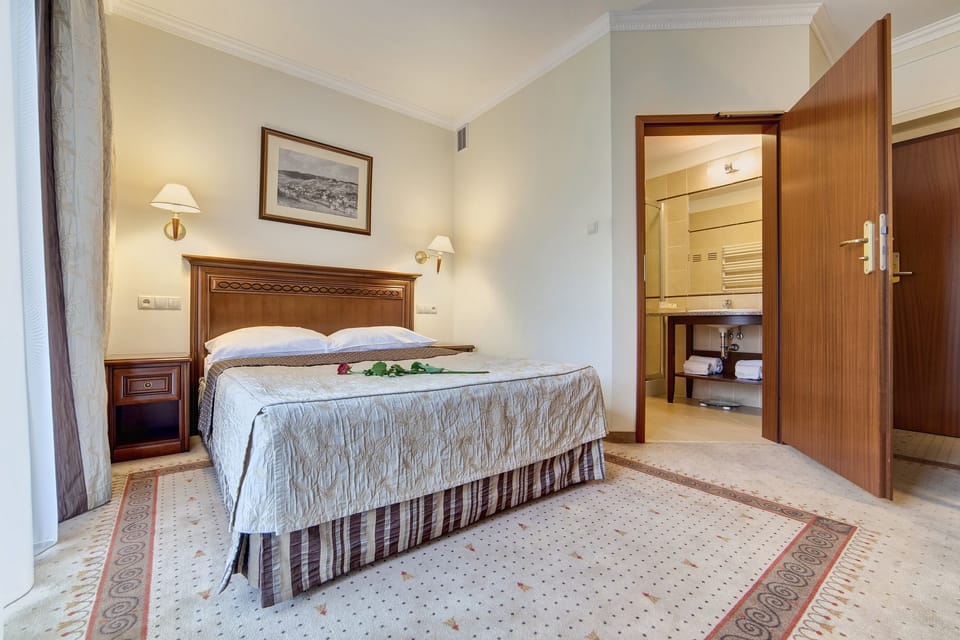 Minibar, in-room safe, desk, rollaway beds