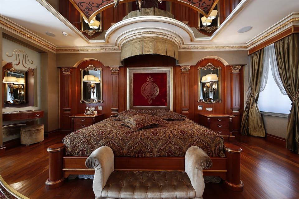 King Suite | Premium bedding, memory foam beds, minibar, in-room safe