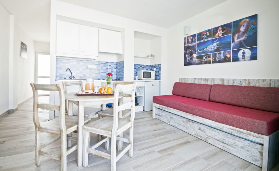 Apartment, 1 Bedroom | Private kitchenette | Fridge, microwave, stovetop, coffee/tea maker