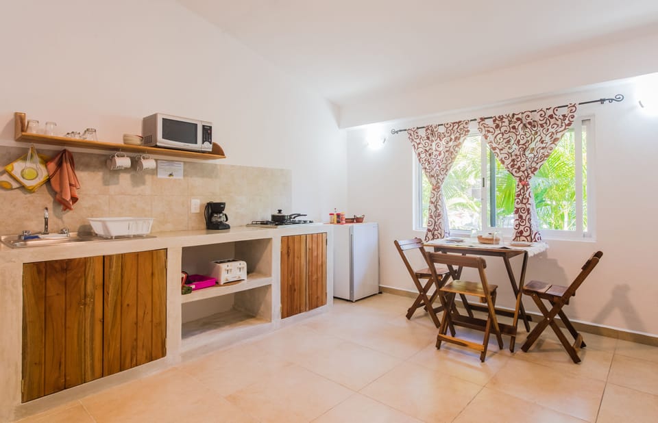 Comfort Studio Suite, 1 King Bed, Kitchen, Garden View | Private kitchen | Microwave, coffee/tea maker, toaster, cookware/dishes/utensils