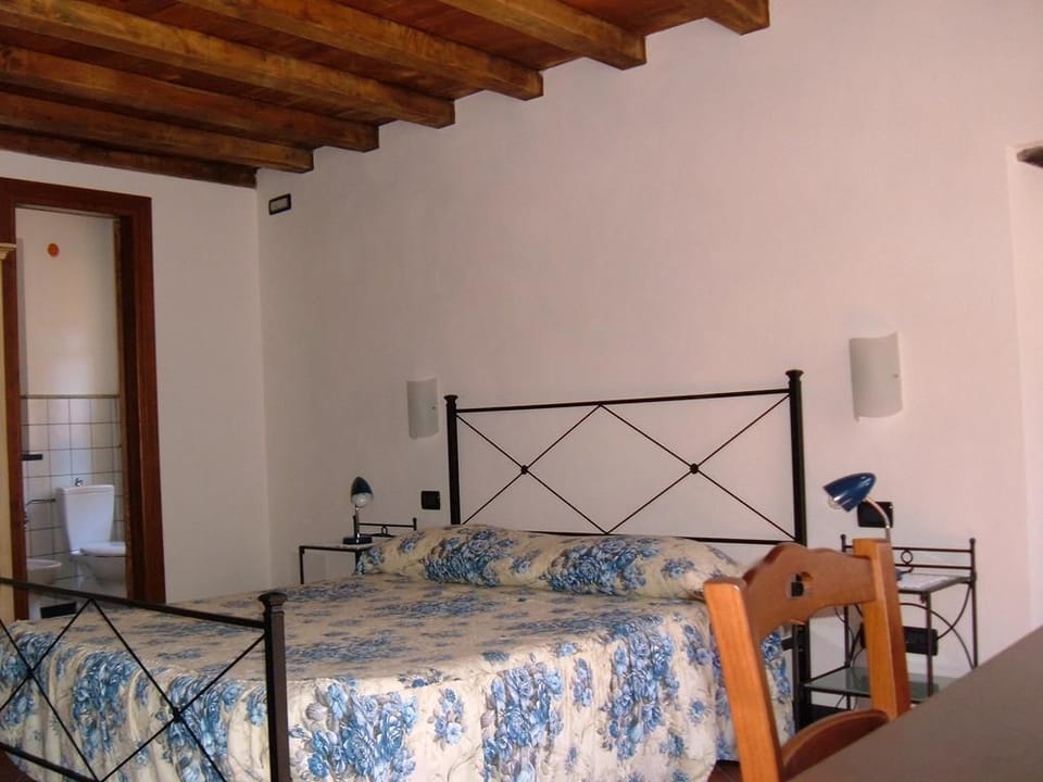 Premium bedding, Tempur-Pedic beds, minibar, in-room safe